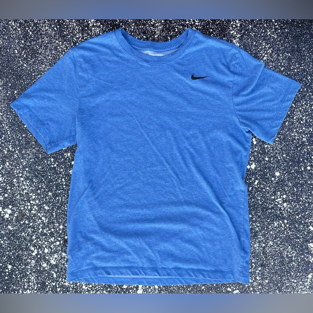 The Nike Tee Dri-Fit T-Shirt Size Medium